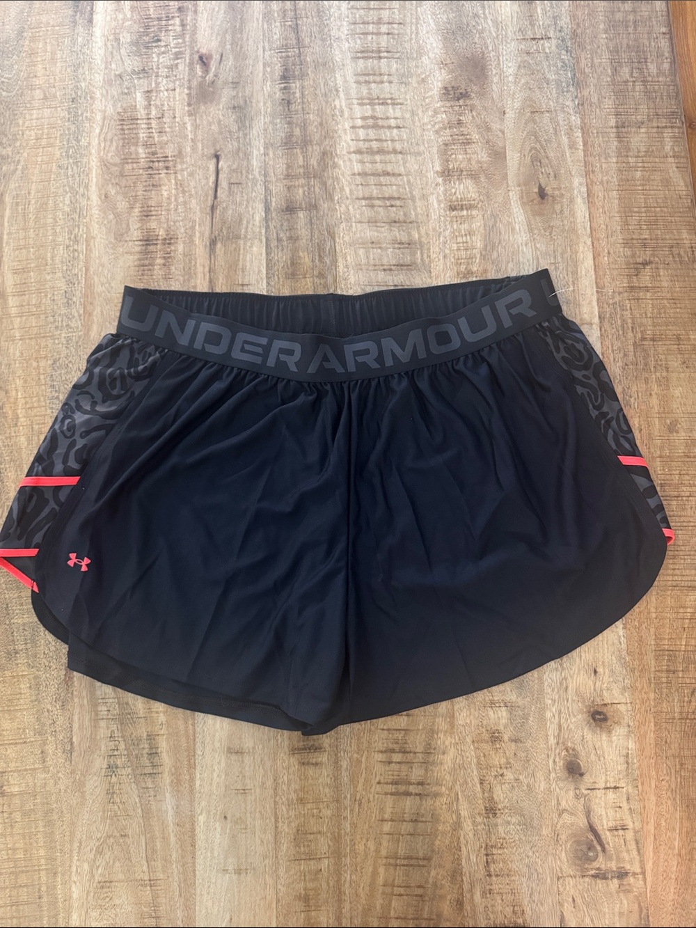 Under Armour Women’s Black RUNNING Athletic Shorts with Pink Orange Trim 2X NEW